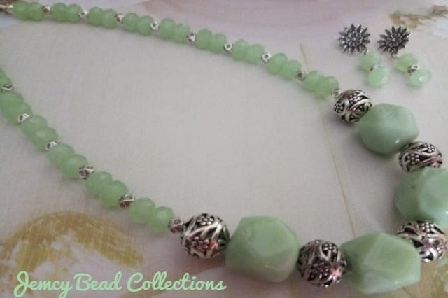Pastel Green Crystals with Synthetic Bead Neckwear